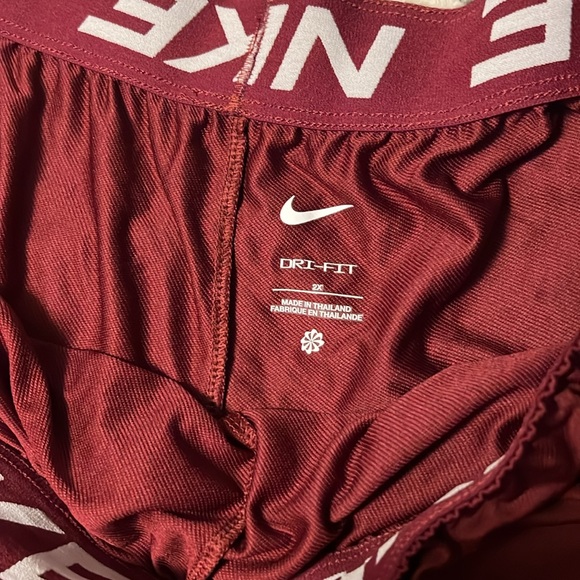Nike Gym Shorts. Maroon size 2X with pockets! - Picture 4 of 9